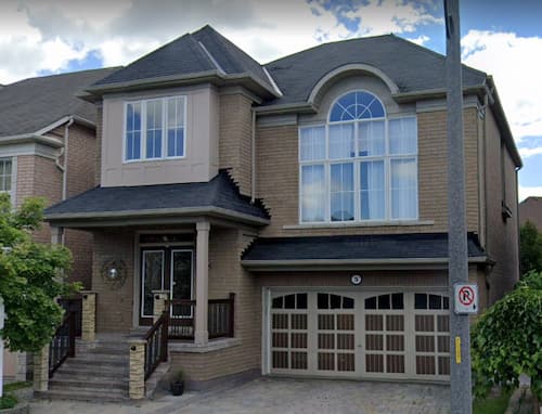 Uxbridge roofing contractors finished this home with classic brown shingles