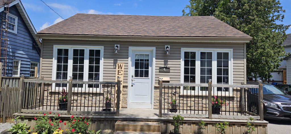 Wartime home in Ajax with its finished new asphalt shingle roof and a straight roofline after C.D. Roofing's structural repair